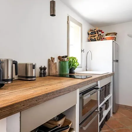 La Petite Terrasse Apartment *
